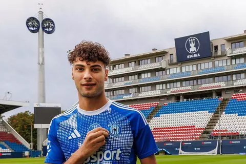  المغامرة الثانية في التشيك.. سيجما أولوموتس يعلن ضم مهاجم الأهلي 